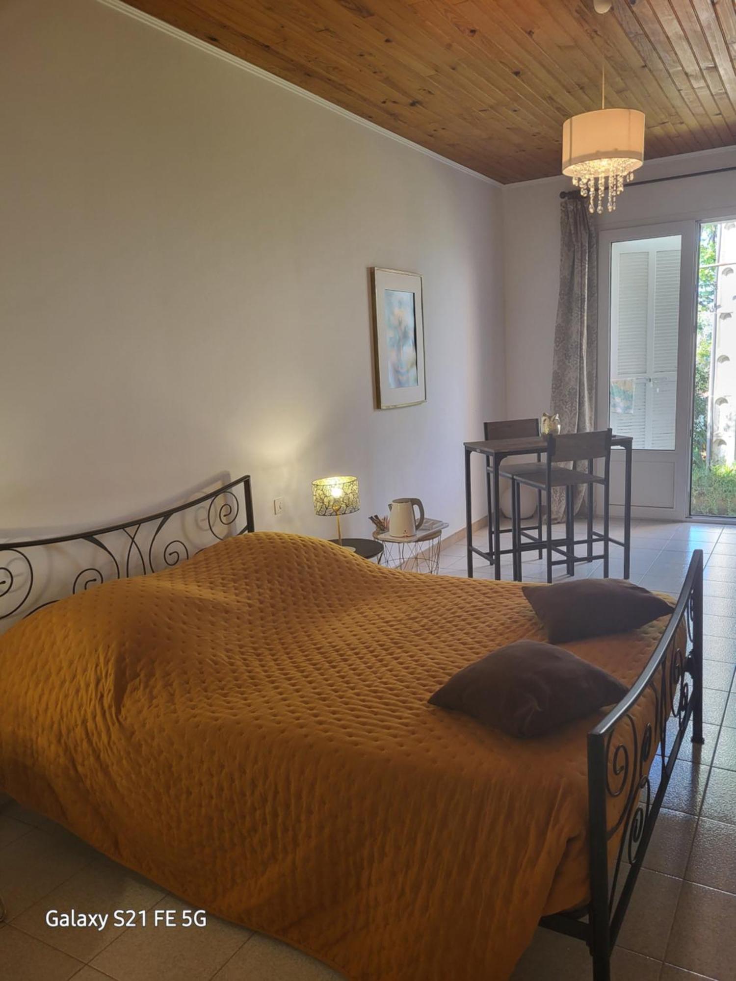 Bed and Breakfast Chez Isabelle Luri Exteriér fotografie